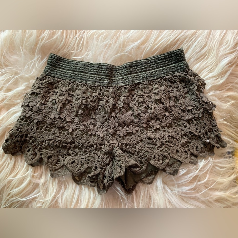 Crochet boho shorts Medium earthy olive green bohemian hippie vintage retro